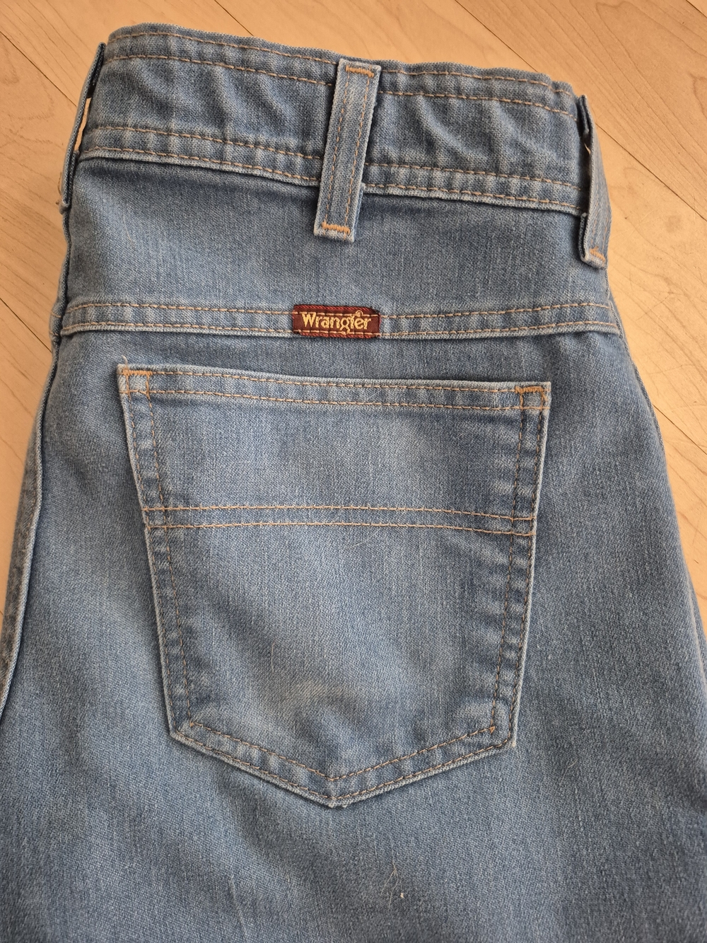 Vintage Wrangler Women’s Light Blue High-Rise Denim Jeans - Classic Back Pocket